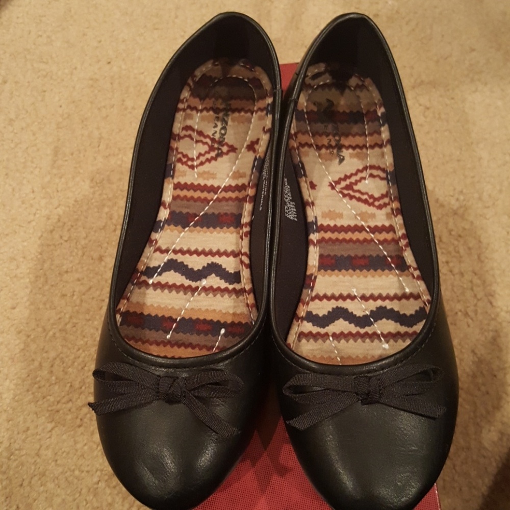 Black ballet flats